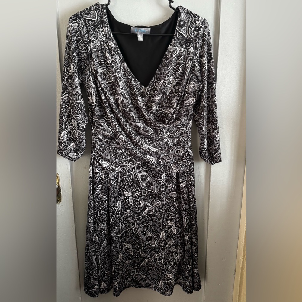 NWOT Black and White Paisley Long Sleeve Dress